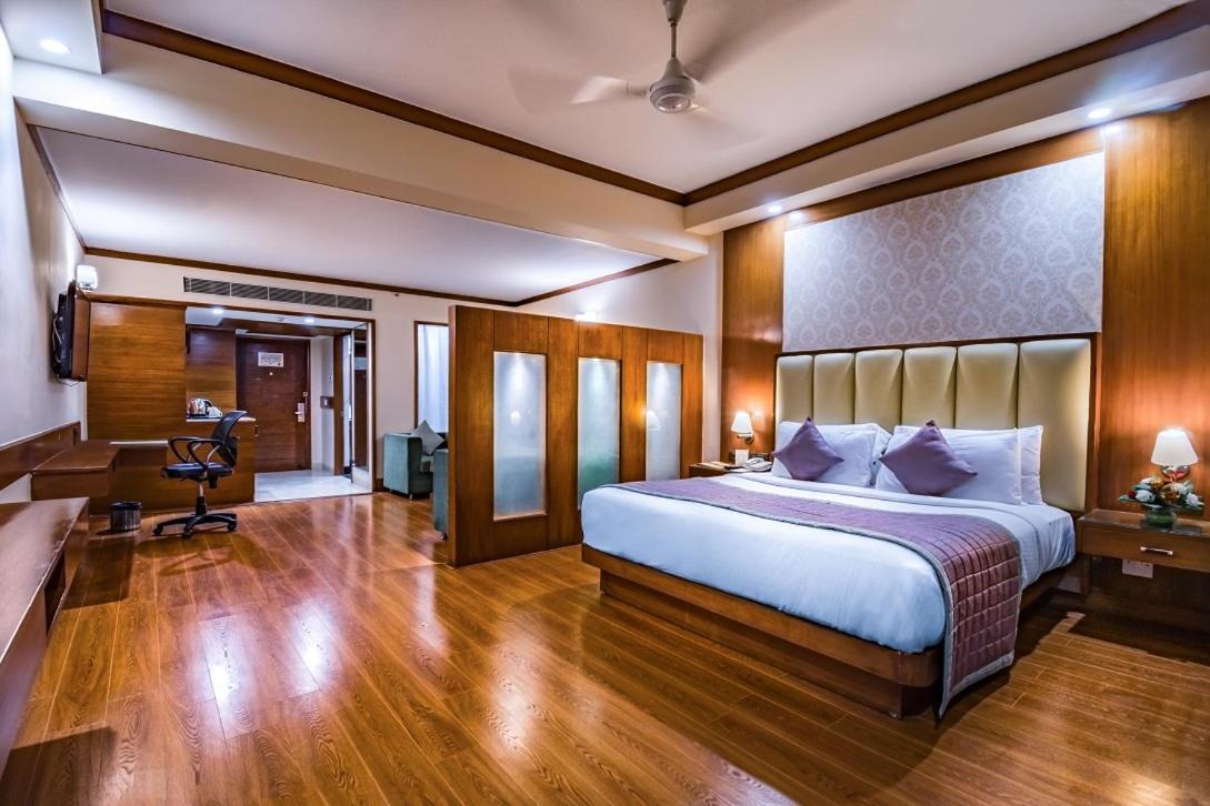 Hotel Madhuban Dehradun Dış mekan fotoğraf