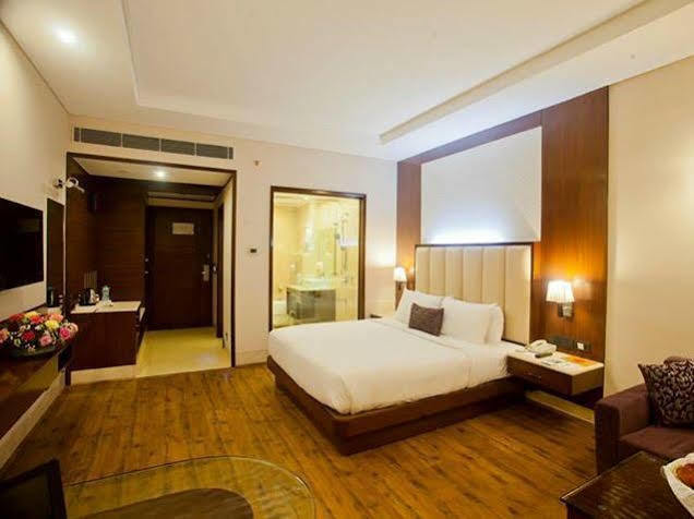 Hotel Madhuban Dehradun Dış mekan fotoğraf